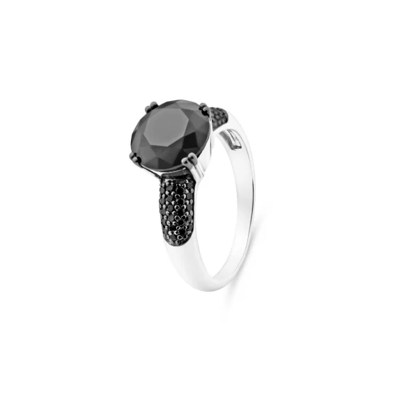 Bague sertie de zirconiums noirs