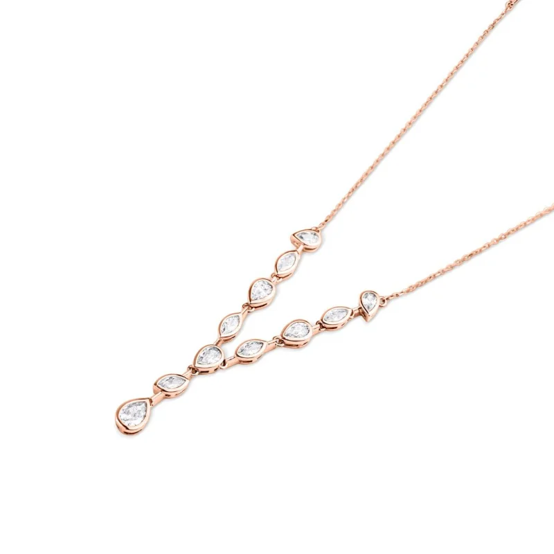 Collier avec zirconiums
