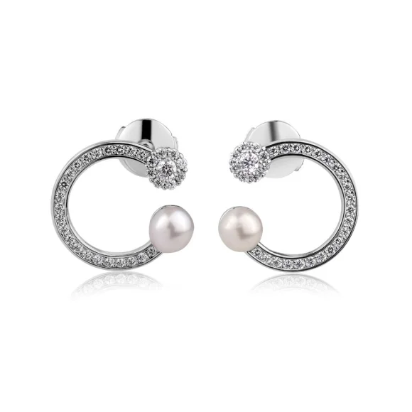 Boucles ornées de perles